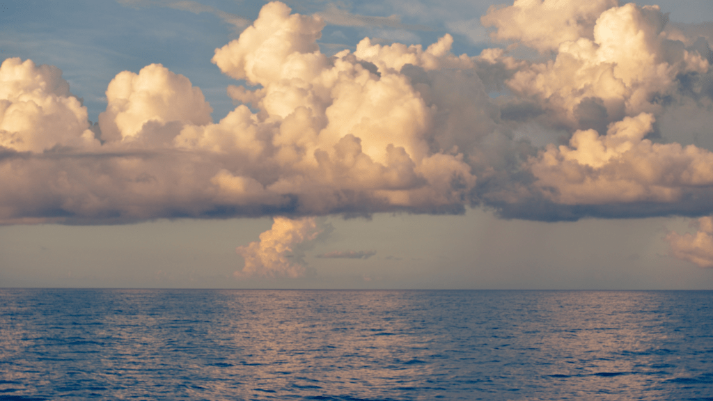 an image of some clouds in the sky