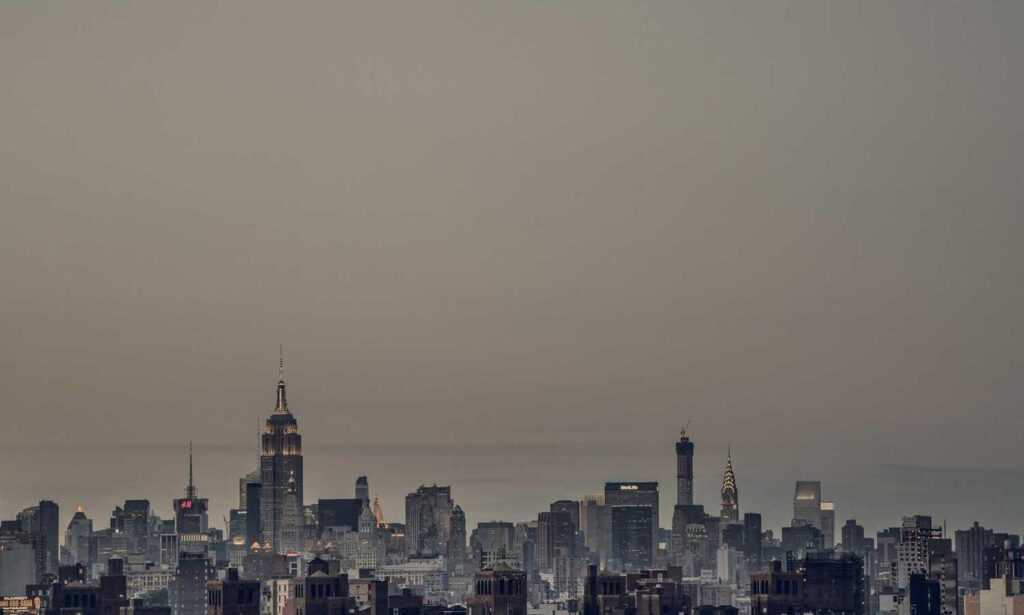 tatuaje pe deget cu initiale