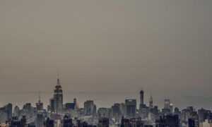 tatuaje pe deget cu initiale