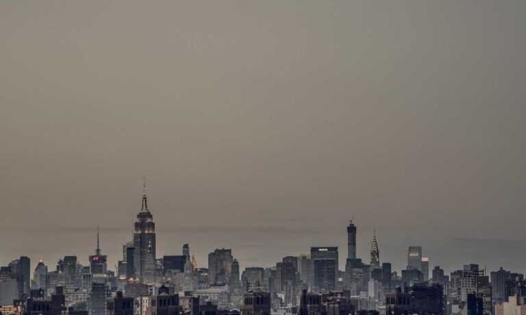 tatuaje pe deget cu initiale